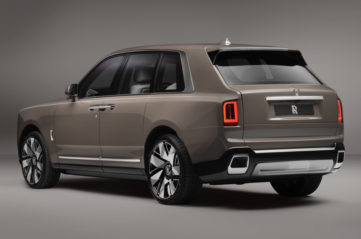 Rolls Royce Cullinan rear quarter 